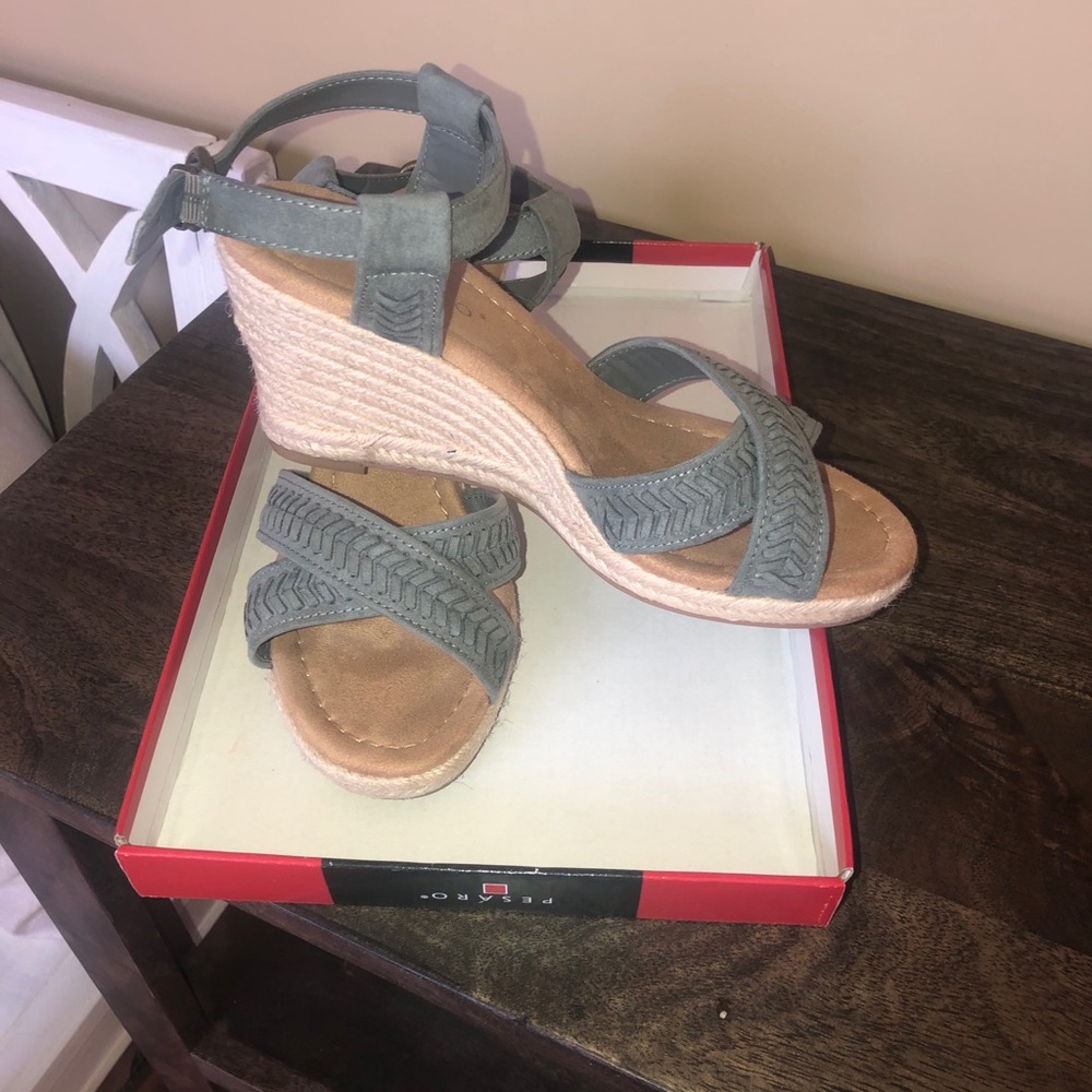 Blueish color wedges!